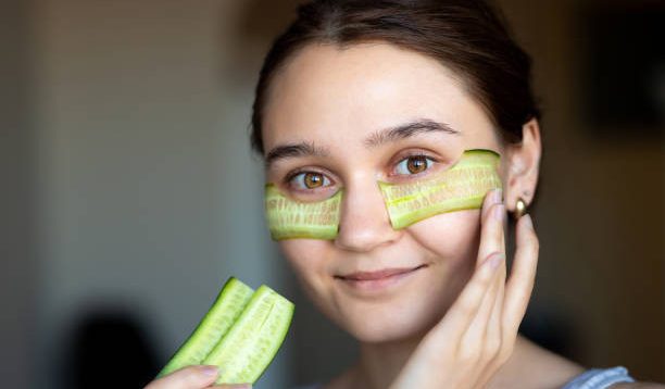 Kurangi Mata Panda, Ini 7 Panduan Membuat Masker Alami dari Mentimun
