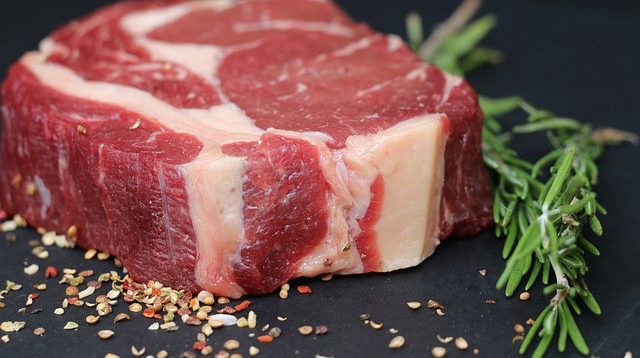 Bunda Wajib Tahu! 6 Tips Memilih dan Mengolah Daging Kambing, Dijamin Empuk!