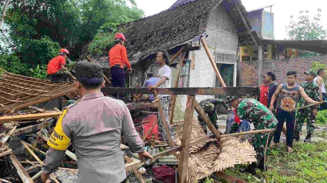 Rumah Terdampak Hujan, Bangunan Tak Layak Huni Dibongkar, Ini Penjelasan BPBD Kabupaten Trenggalek