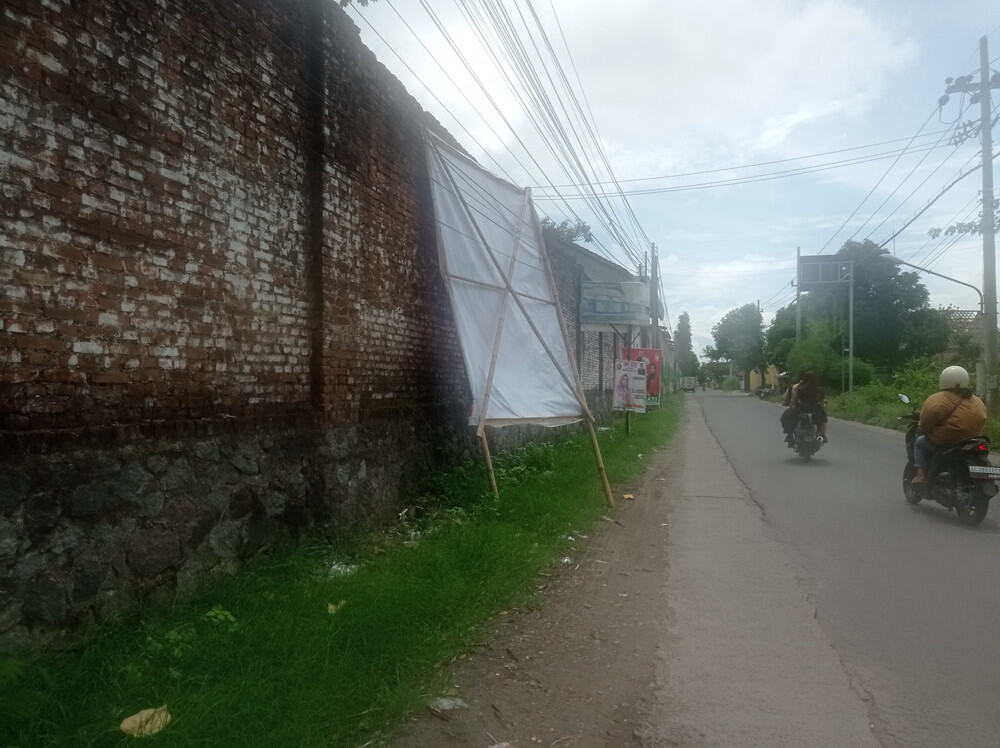 Hujan dan Angin Kencang, Baliho Caleg Rawan Roboh
