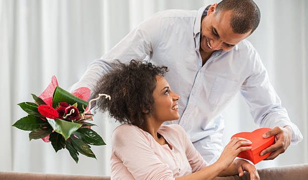 Bunga, Coklat, dan Sentuhan Baper: Kombinasi yang Pas untuk Membuat Pacarmu Tersenyum Manis