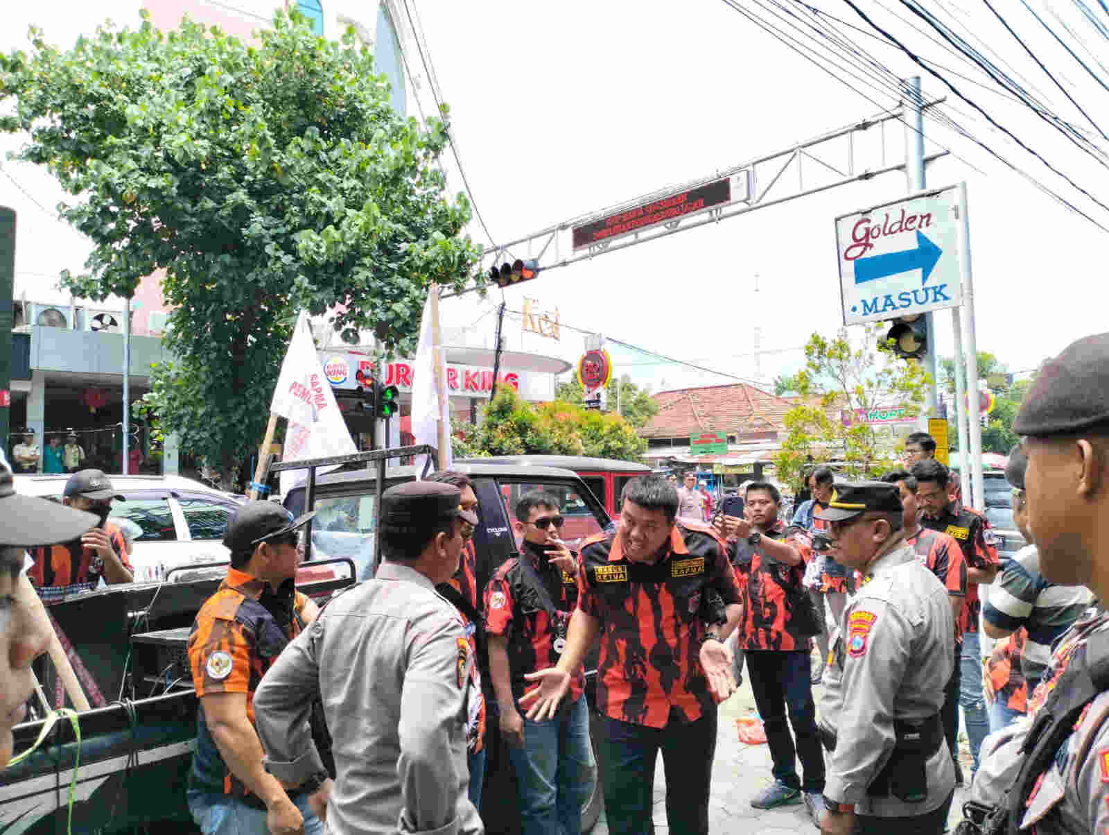 Tutup Pintu Golden Swalayan, SAPMA PP Kota Kediri Tuntut Kejelasan Pensiun Karyawan