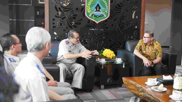 BPN Serahkan 40 Sertifikat Tanah Jalan, Ini Kata Pj Wali Kota Batu