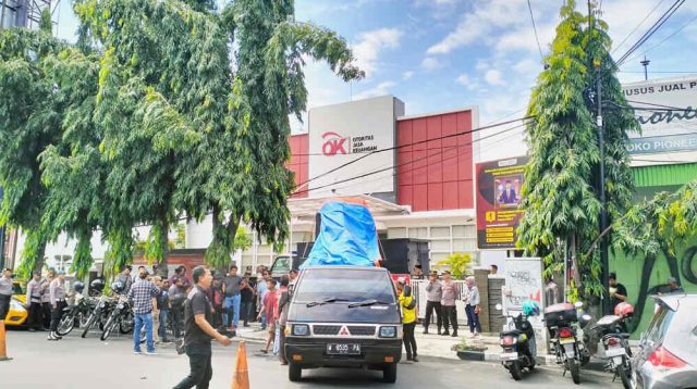 Pajero Diduga Dirampas, LSM Datangi Kantor OJK