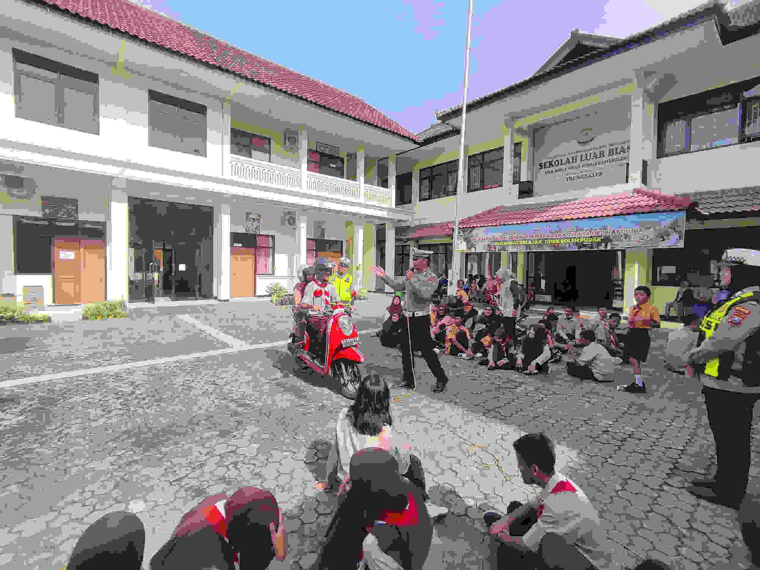 Edukasi Siswa Berkebutuhan Khusus Materi Kelalulintasan Trenggalek , Tentang Penerbitan SIM Khusus Difabel