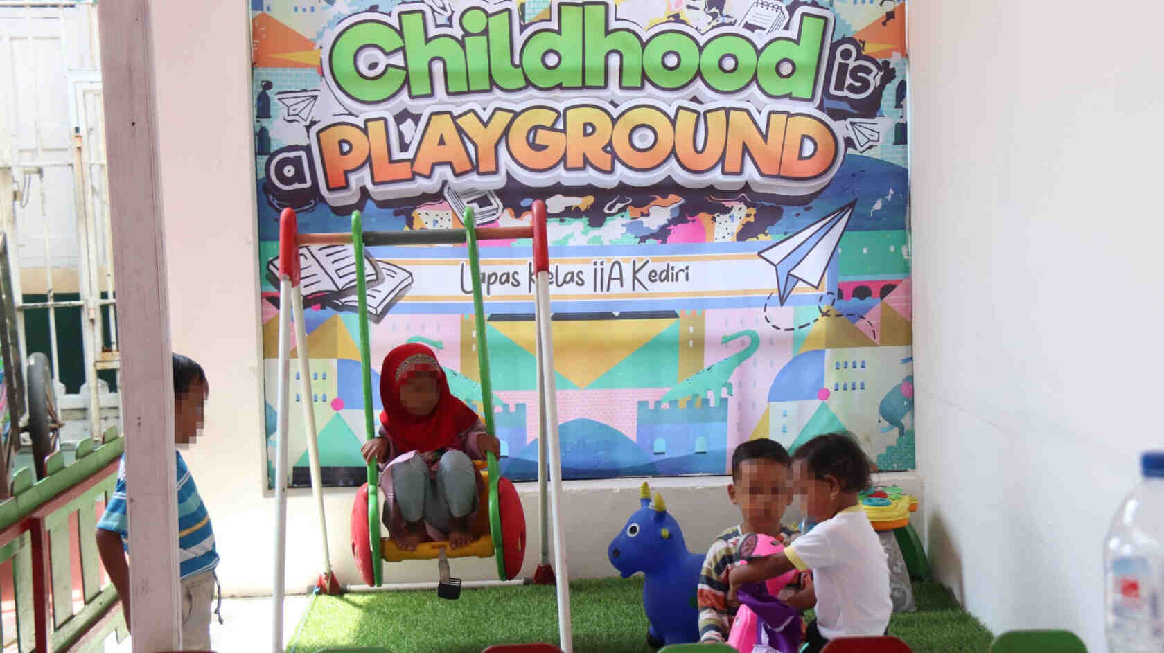 Wujudkan Lingkungan Ramah Anak, Lapas Kelas IIA Kediri Bangun Taman Bermain