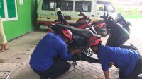 Lagi Ular Masuk Motor, Di Parkiran Puskesmas Pogalan Trenggalek