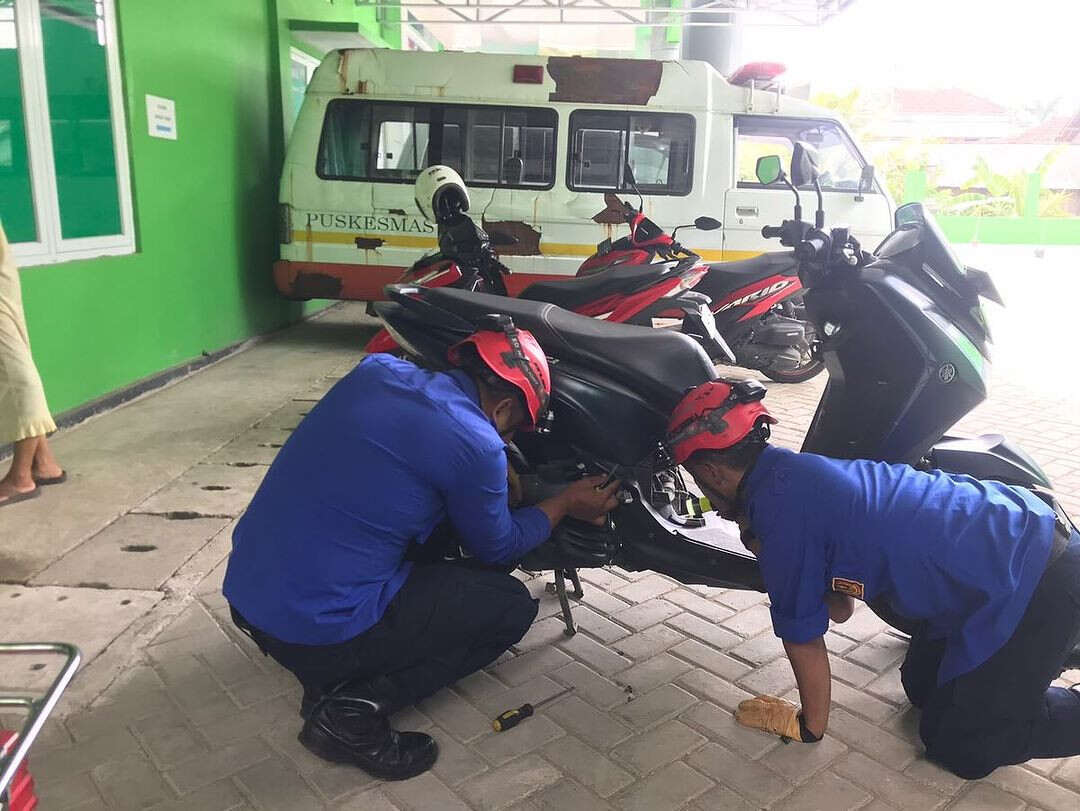 Lagi Ular Masuk Motor, Di Parkiran Puskesmas Pogalan Trenggalek