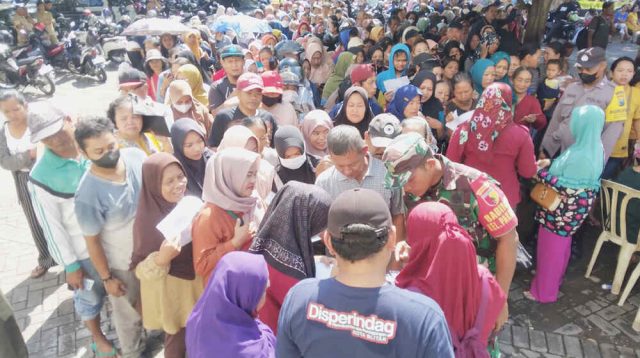 Operasi Pasar Beras Murah Kota Blitar Diserbu Pembeli