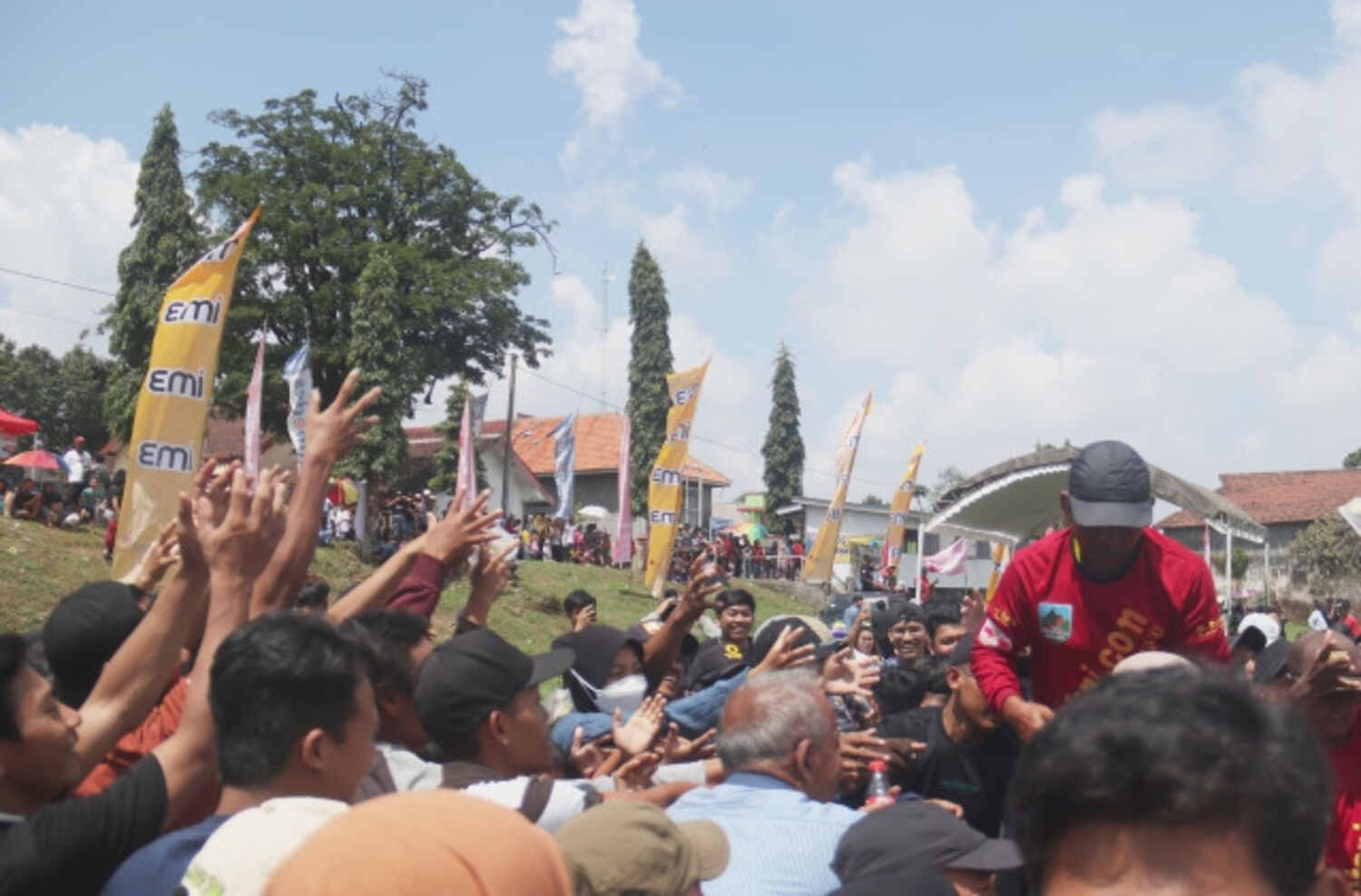 Berebut Durian Gratis Jambore Durian Desa Kebonrejo Kabupaten Kediri, Sekda: Dijadikan Agenda Tahunan