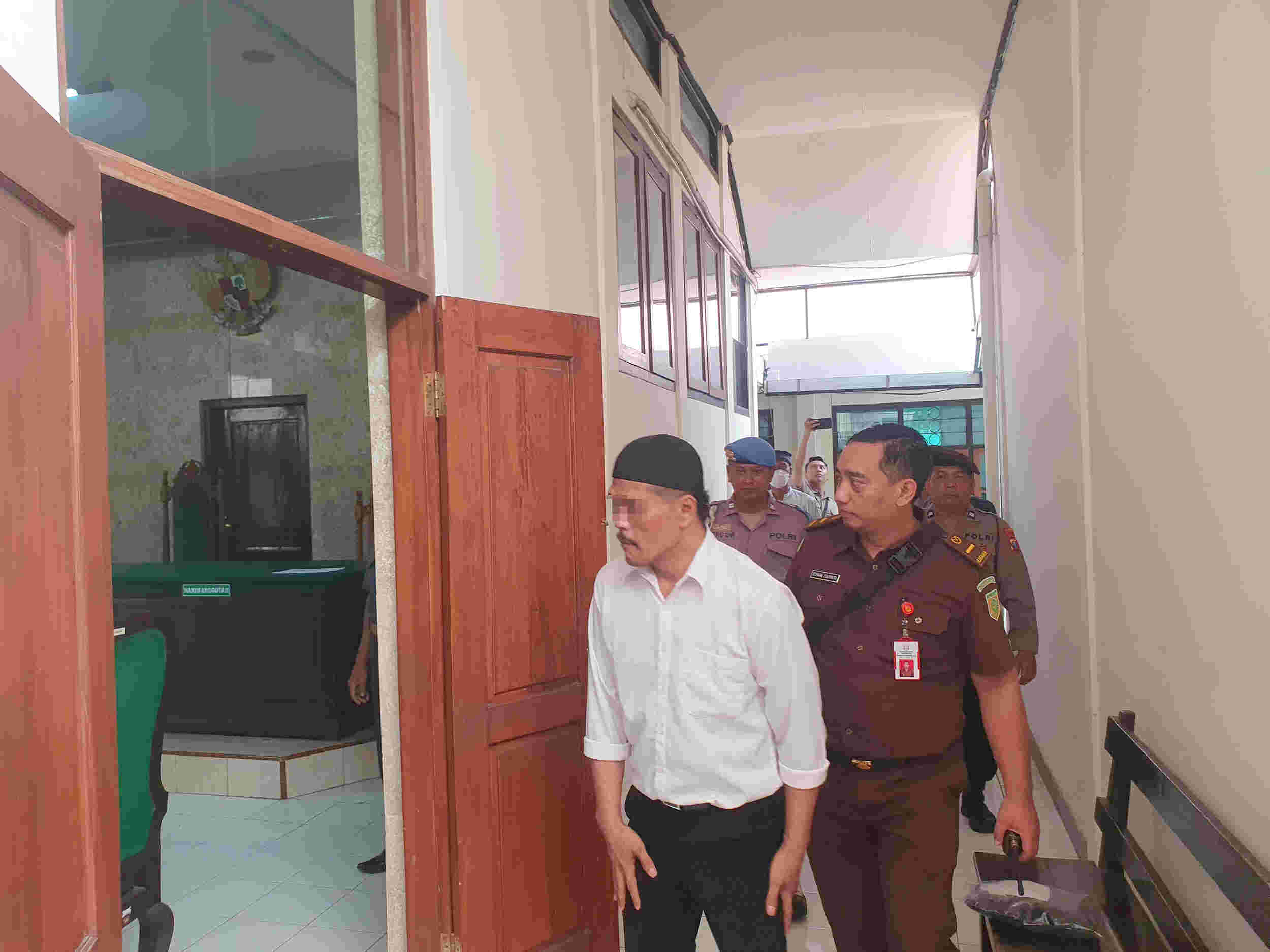 Terdakwa Pembunuhan Pasutri di Tulungagung Dihukum 14 Tahun Penjara, Keluarga Korban Tidak Puas
