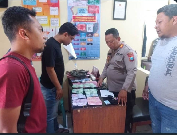 Ibu - Anak di Kediri Edarkan Upal, Modus Pura-pura Beli Rujak