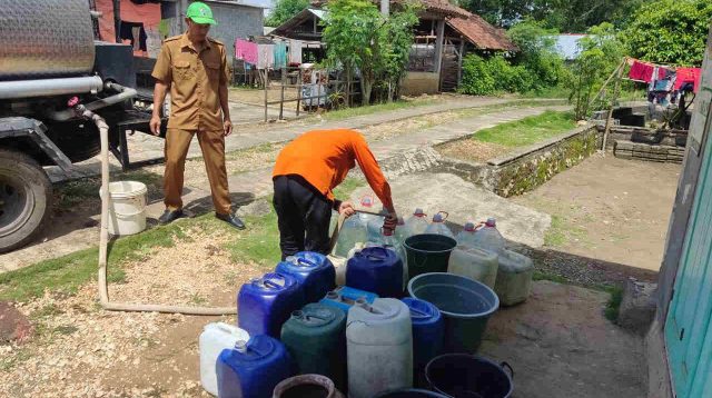 Imbas Cuaca Buruk, Sumber Air Warga Desa Winong Tercemar Lumpur, BPBD Kabupaten Tulungagung Lakukan Ini