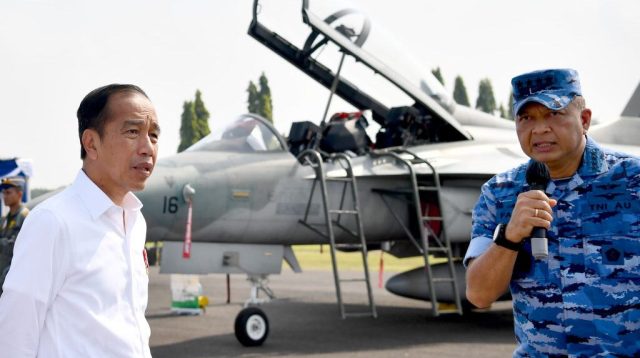 Presiden Jokowi Tinjau Kesiapan Alutsista di Pangkalan TNI AU Iswahyudi, Dipameri Kecanggihan dan Kemampuan Dua F-16