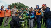 Berangkat Gunakan Sepeda, Pj Wali Kota Kediri Tanam Pohon di Gunung Klotok