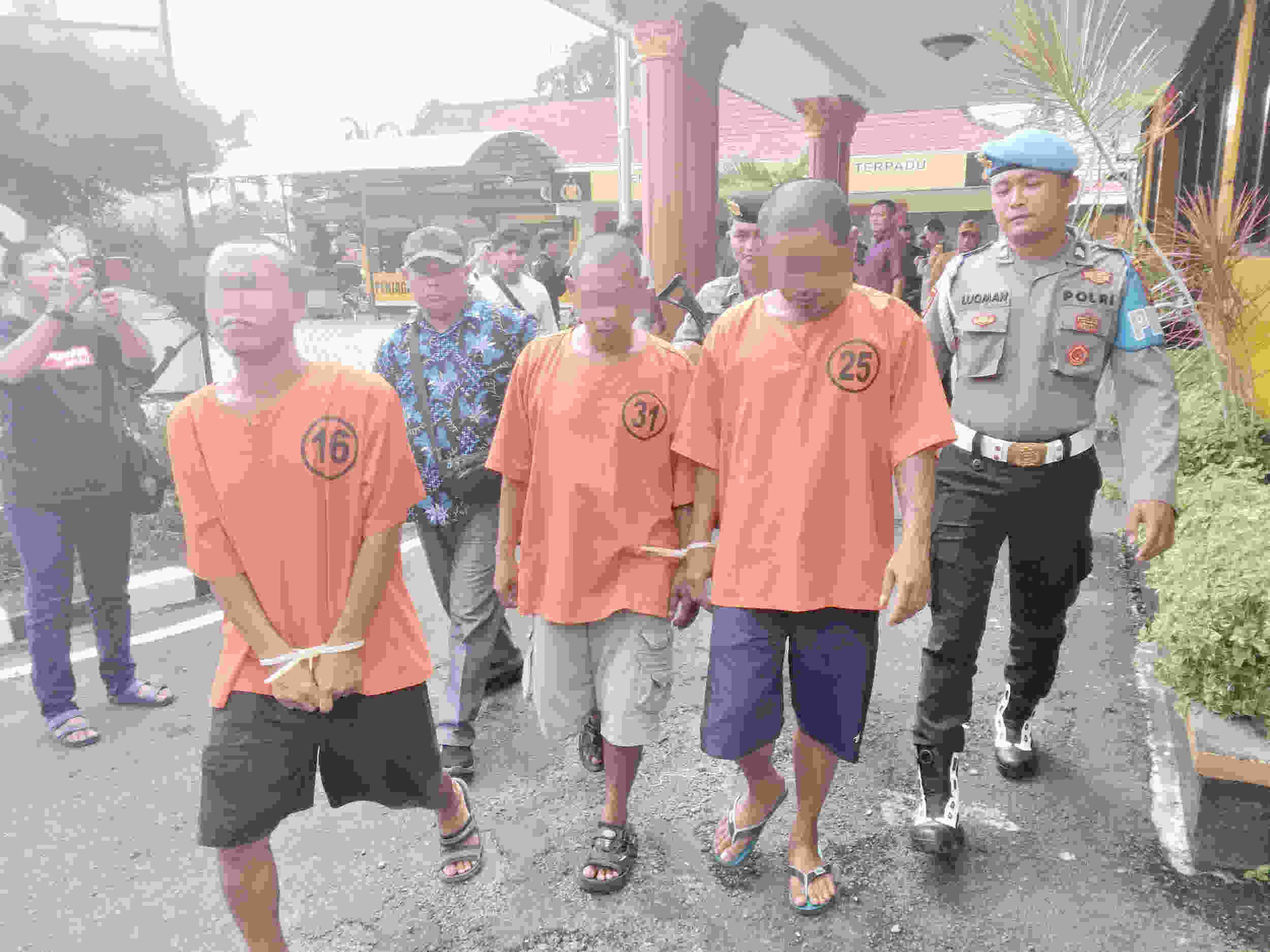 Tiga Pencuri Blitar Dibekuk, Sasaran Motor di Sawah