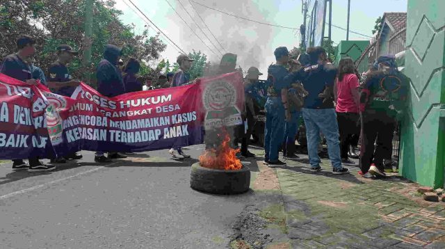 Dugaan Upaya Pelecehan Seksual, Balai Desa di Badal Pandean Kediri Didemo