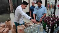 Ratusan Botol Miras di Jombang Disita