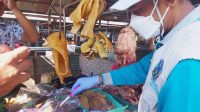 Sidak Pasar Setono Betek, DKPP Kota Kediri Temukan Daging Tak Layak Jual