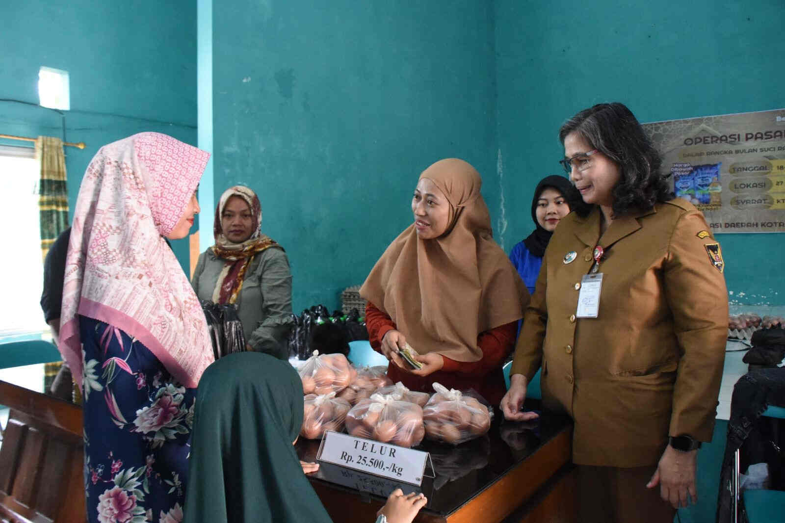 Tinjau OPM, PJ Wali Kota Kediri: Kami Pastikan Warga Kebagian Semua