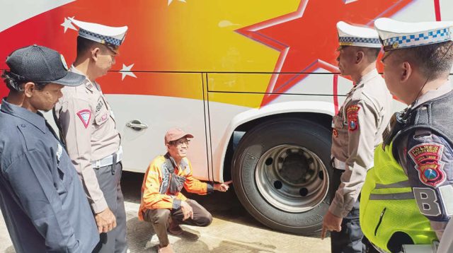 Patikan Armada Lebaran Aman, BNN Kota Kediri Tes Urine Sopir dan Kenek Bus