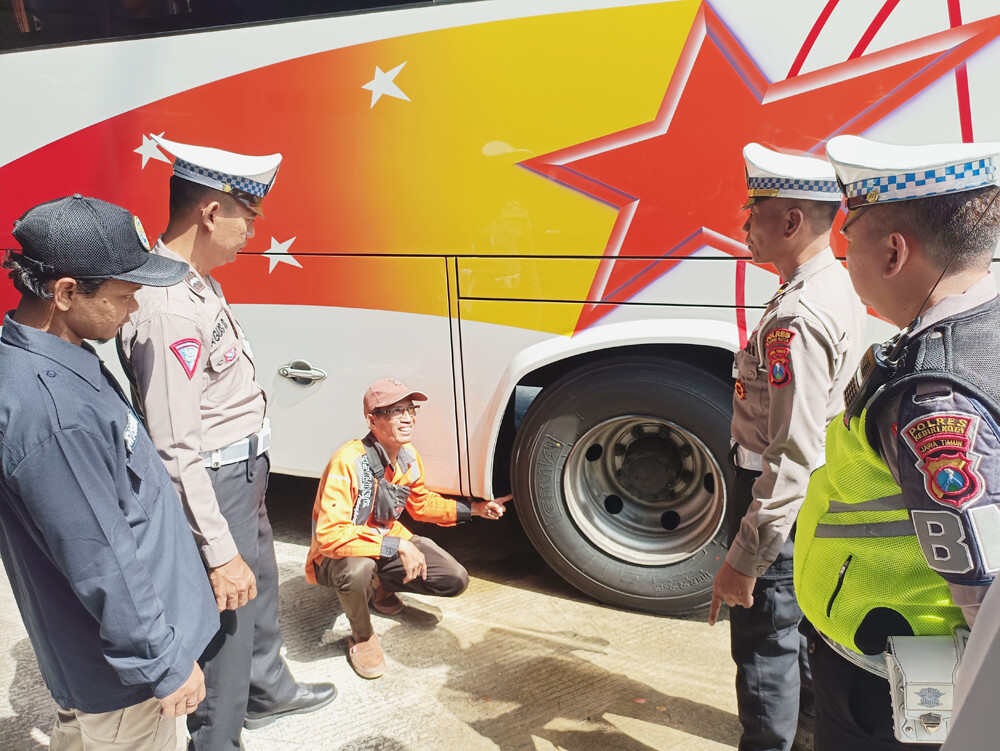 Patikan Armada Lebaran Aman, BNN Kota Kediri Tes Urine Sopir dan Kenek Bus
