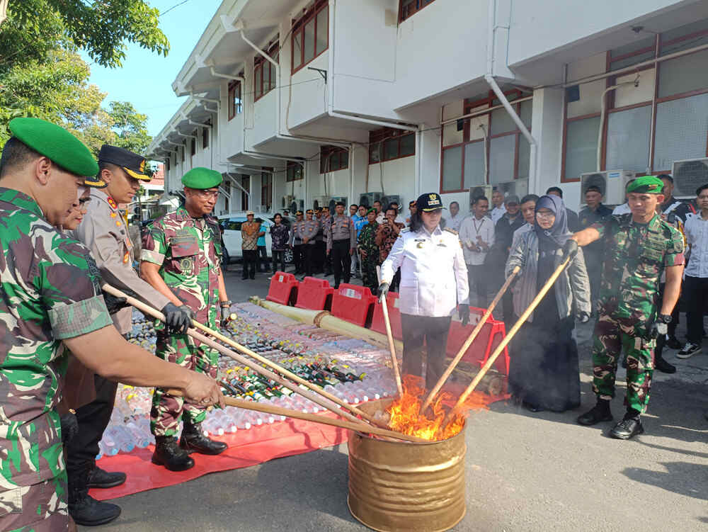 Polres Kediri Kota Musnahkan Barang Bukti Miras dan Narkoba