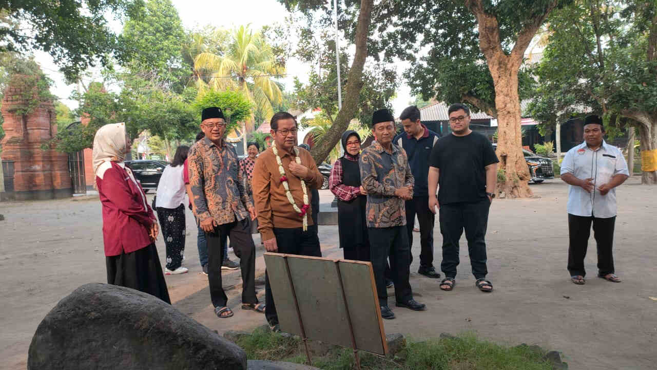 Pramono Anung Bersama Keluarga Kunjungi Ndalem Pojok Kediri, Ada Apa ?