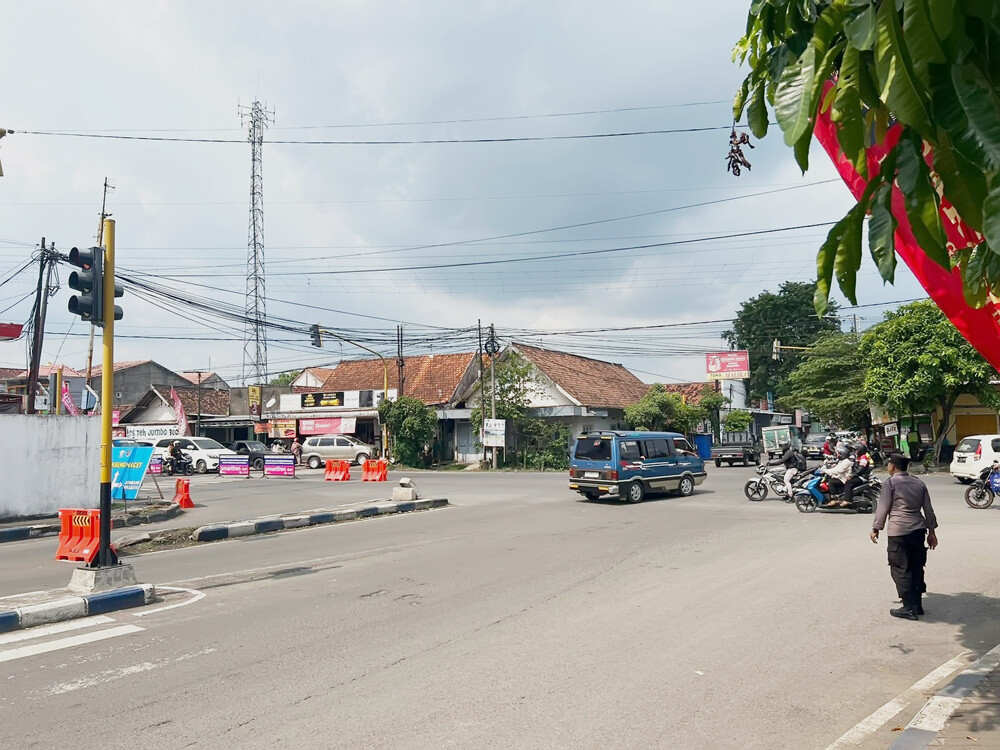 Jalur Mengkreng Padat Didominasi Roda Empat, Satlantas Polres Kediri Lakukan Ini