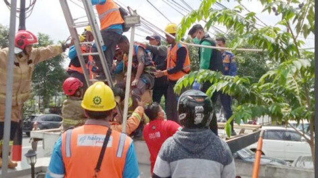 Perbaiki Gardu Listrik, Petugas PLN Kota Batu Tebakar