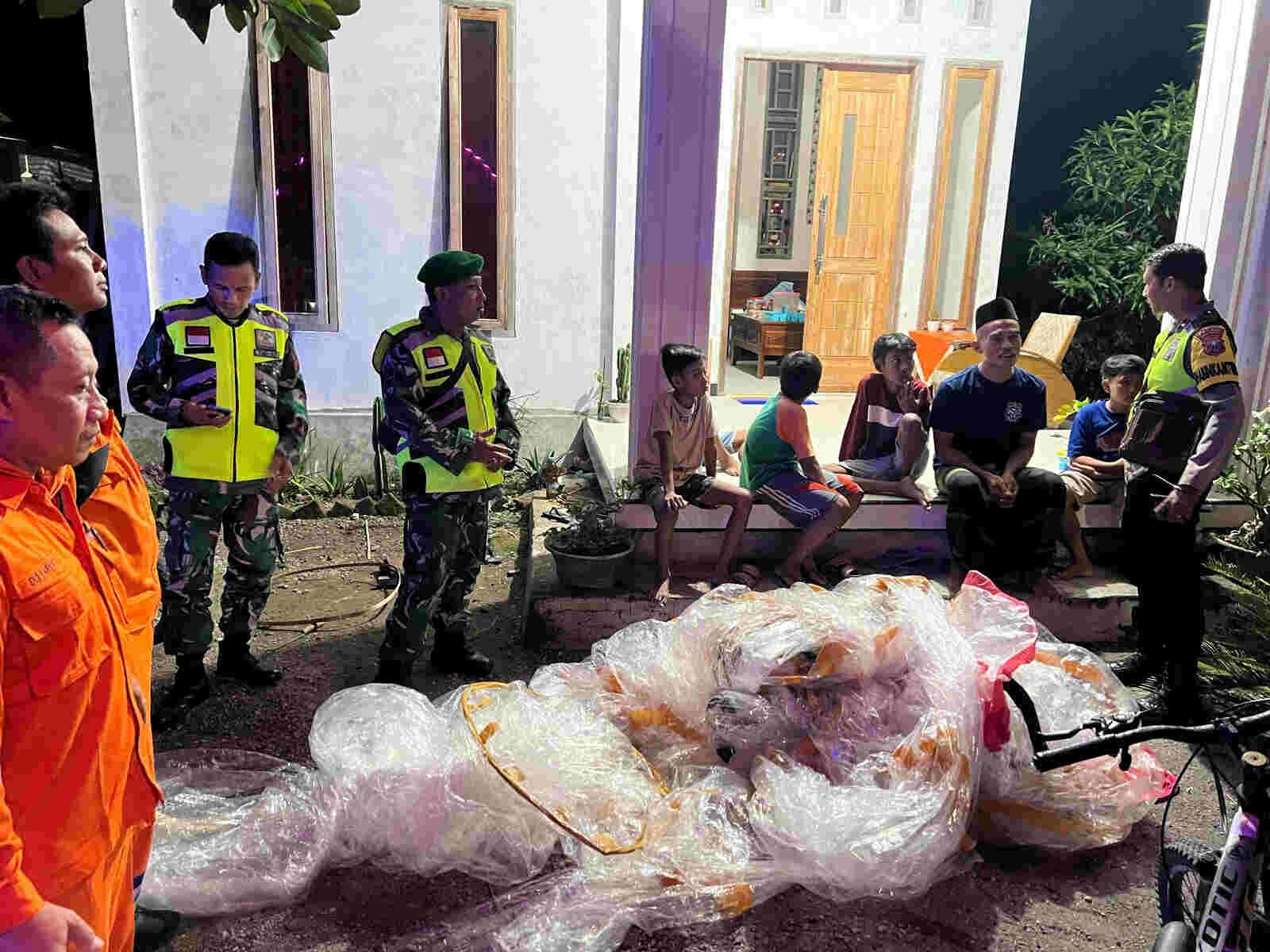 Sepuluh Balon Udara Siap Terbang di Tulungagung Diamankan