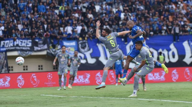 Persebaya Surabaya Dibekuk Musuh Bebuyutan Persib Bandung 1-3, David da Silva Cetak Hattrick