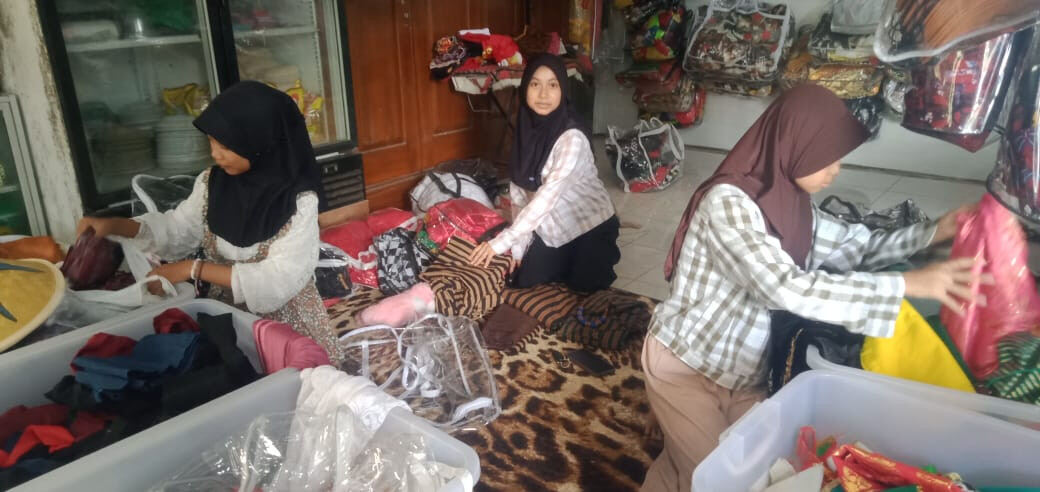 Peringatan Hari Kartini, Berkah Pemilik Persewaan Baju Adat, Penyewa Meningkat