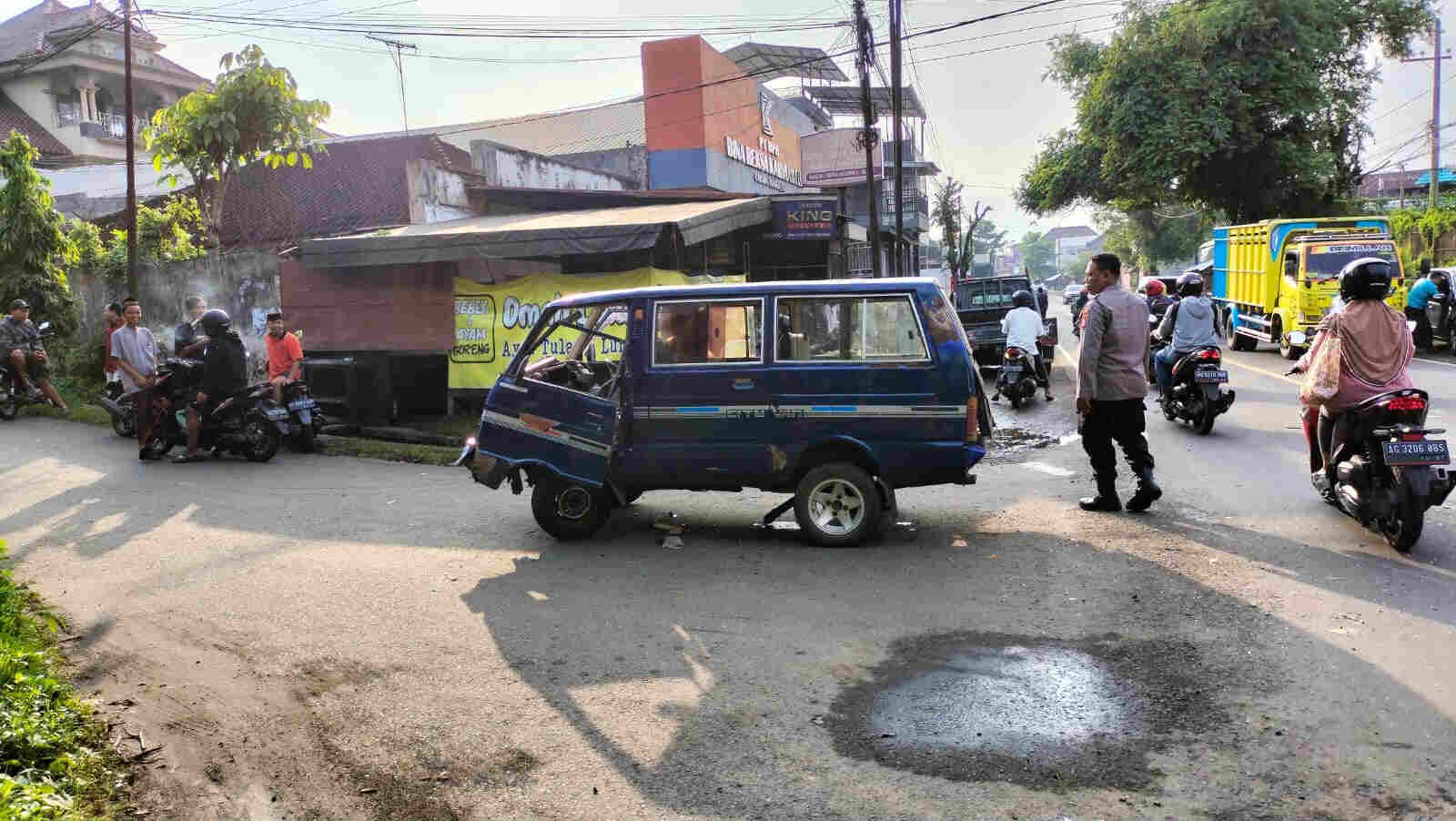 Mobil Pelajar Blitar Dihantam Pikap, Lima Siswa Luka-luka