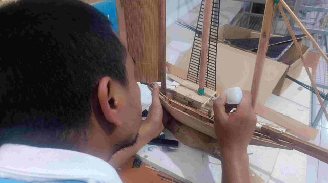 Keterampilan WBP Lapas Kelas IIB Jombang, Ubah Limbah Kayu Jadi Uang
