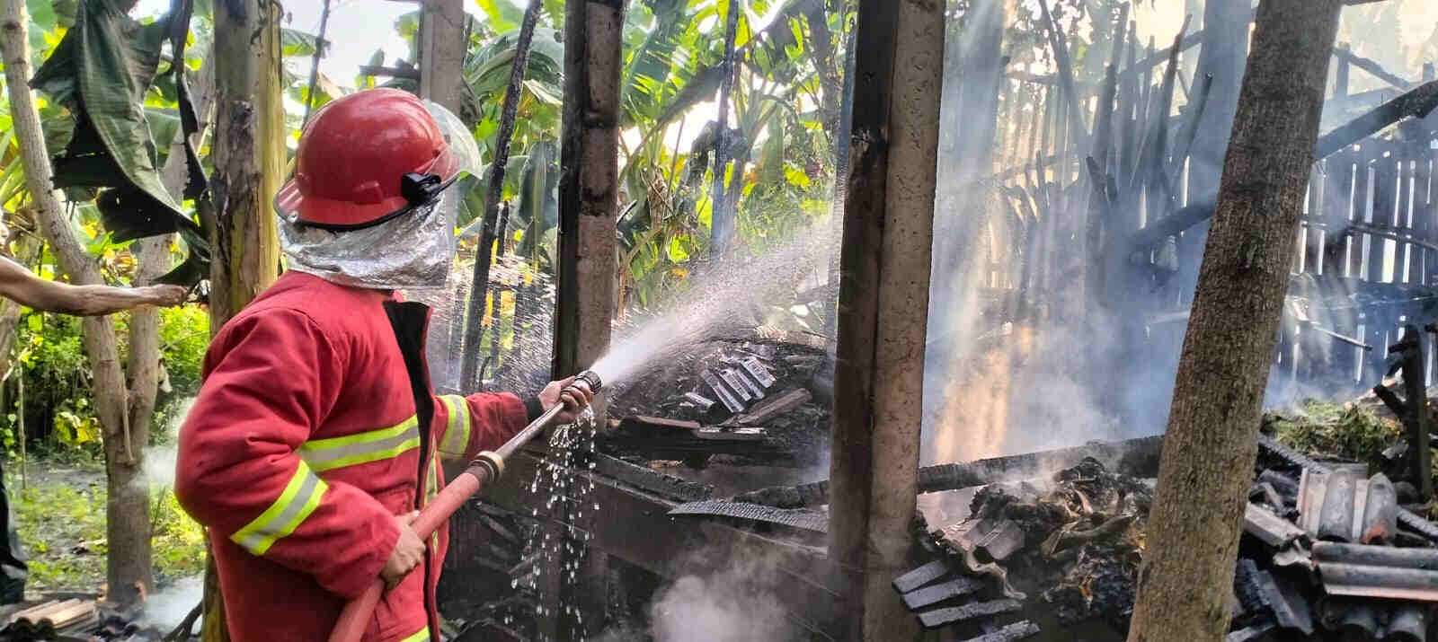Nyalakan "Diang", Kandang Kambing di Ponorogo Terbakar