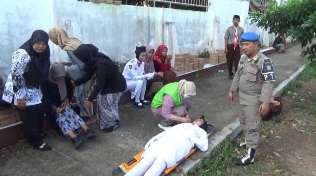 Hardiknas 2024, Kelelahan dan “Kelaparan” Puluhan Peserta Upacara di Kabupaten Jombang Tumbang