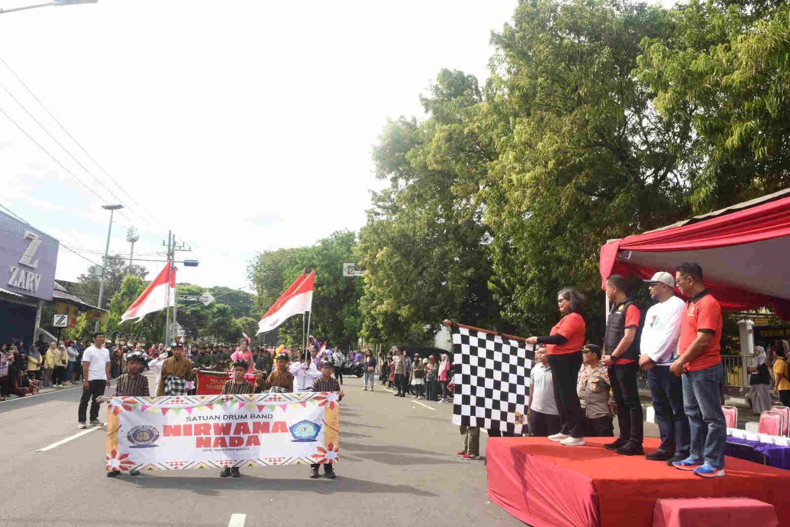 Lomba Kirab dan Konser Drumband, Pj Wali Kota Kediri Apresiasi Persiapan Peserta Peserta