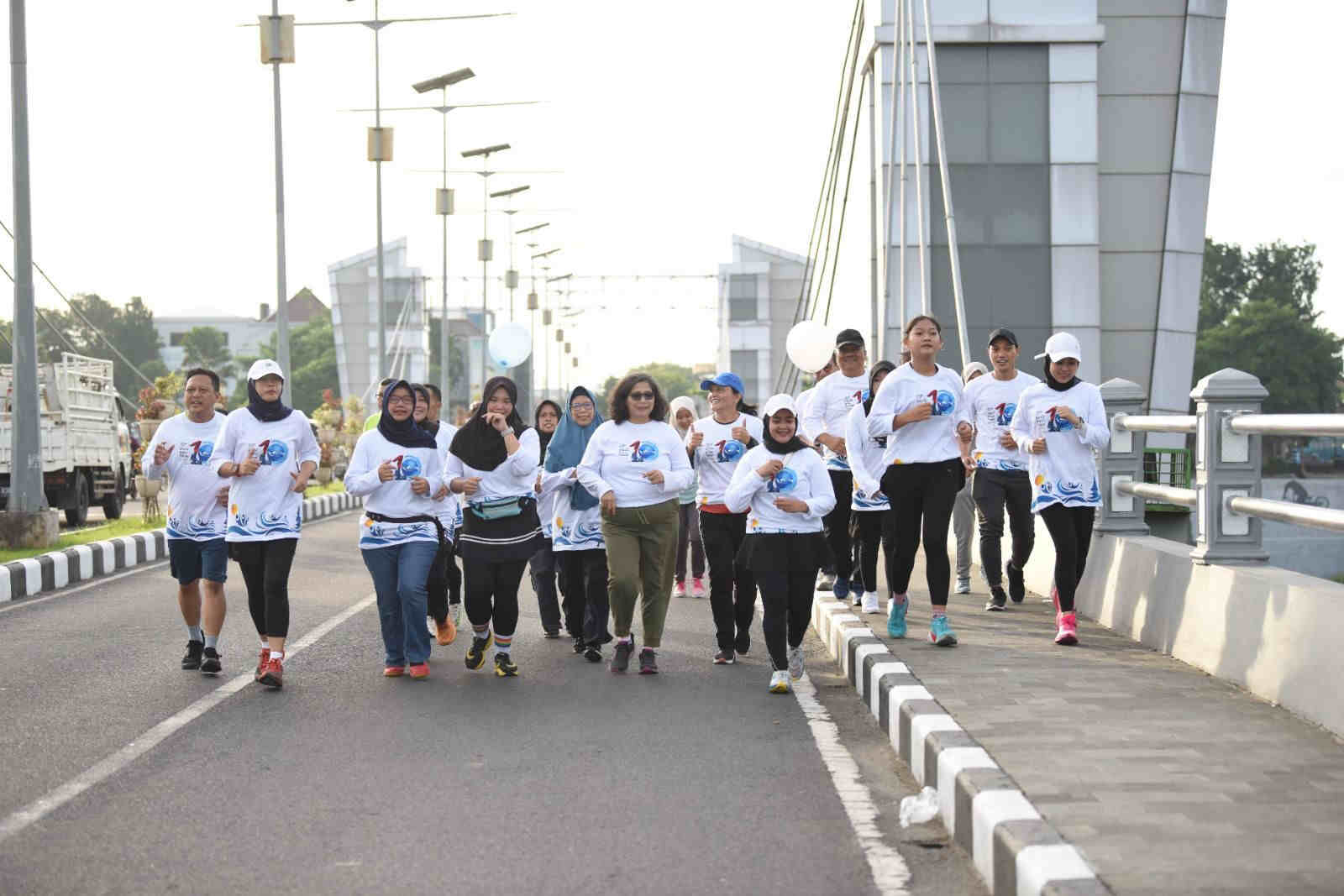 Pj Wali Kota Kediri Lari Bareng Komunitas Kediri's Fun Run for 10th World Water Forum