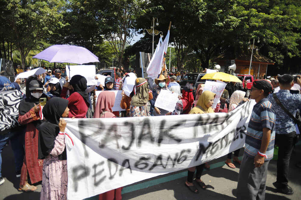 Ratusan Pedagang Pasar Protes Kenaikan Retribusi 400 Persen, Ini Kata Mas Syah Wakil Bupati Trenggalek