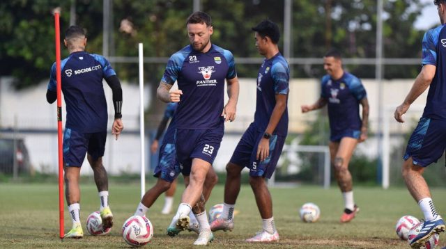 Persib Bandung pada laga Championship Series bakal berhadapan dengan Bali United FC. Maung Bandung juga berhadap laga nanti dapat mengatasi lawan dan memenangka