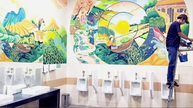 Menghadirkan Identitas Lewat Mural, Kamar Mandi Balai Kota Among Tani Kota Batu Jadi Indah dan Estetik