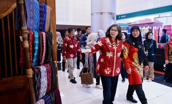 Produk Unggulan Ikut Batik, Bordir, dan Aksesoris Fair 2024, Pj Wali Kota Kediri Ajak Masyarakat Datang dan Berbelanja