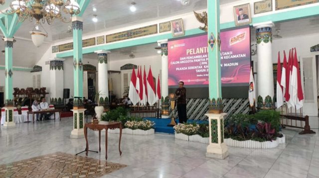 Jelang Pilkada, Puluhan Calon Anggota PPK Kabupaten Madiun Dilantik