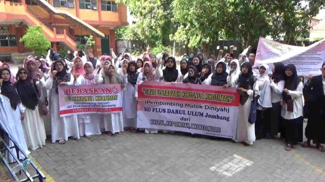 Guru Diniyah Jombang Gelar Aksi, Sesalkan Tersangkakan Guru SD Plus Darul Ulum