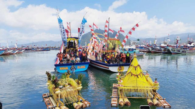 Mengintip Sejarah Labuh Laut Larung Sembonyo, Sebagai Wujud Syukur hingga Cerita Rakyat Nelayan Teluk Prigi Trenggalek