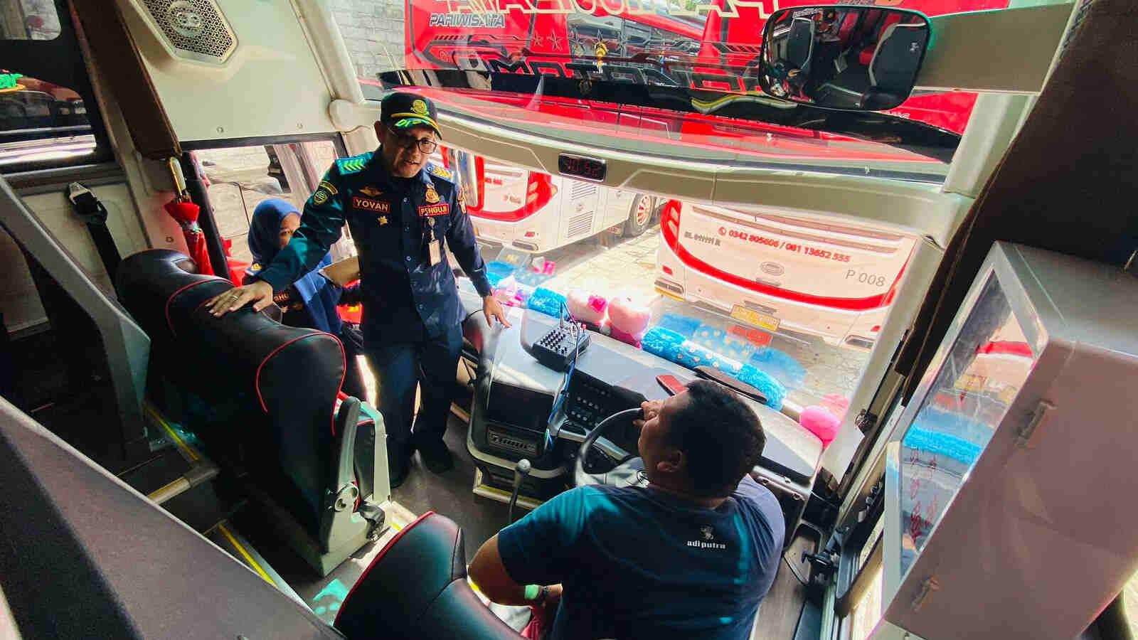 Sidak Bus Pariwisata Saat Liburan, Tim Gabungan Kota Blitar Temukan Ban “Radial”, Gak Bahaya Tah…?