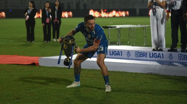 Persib Bandung Juara, Warga Kota Bandung Utamanya Bobotoh Berpesta, Ini Pesan Damai Pemain Gelandang Marc Klok