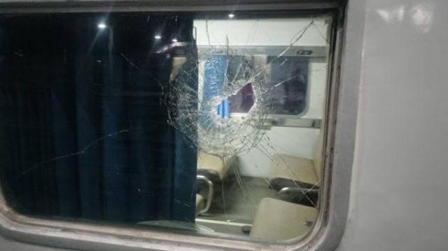 Aksi Pelemparan Batu KA Pasundan di Surabaya Dikecam, KAI Koordinasi dengan Polisi untuk Menangkap Pelaku, Siapa Saja!
