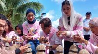 Seru, Finalis Putri Otonomi Indonesia Tanam Terumbu Karang